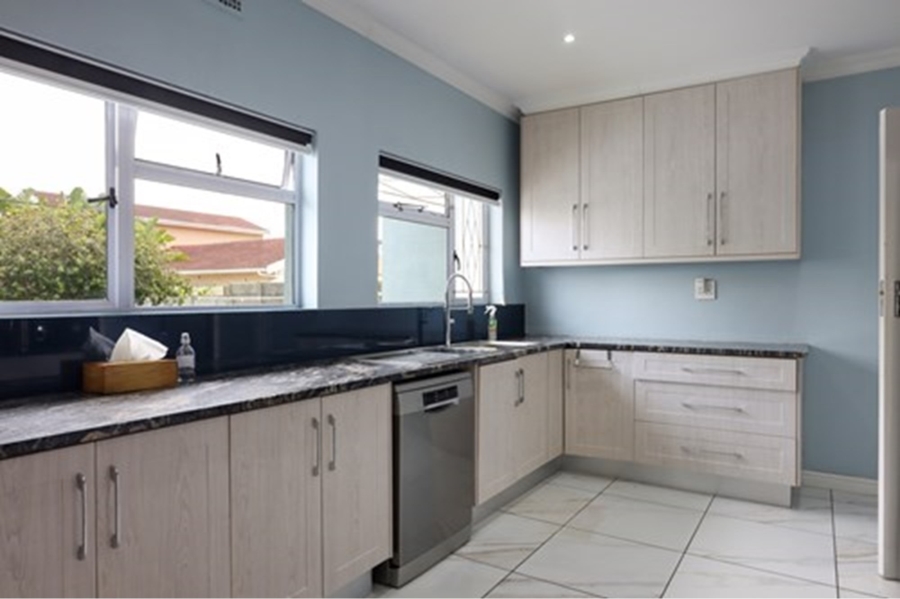 To Let 4 Bedroom Property for Rent in Monte Vista Western Cape